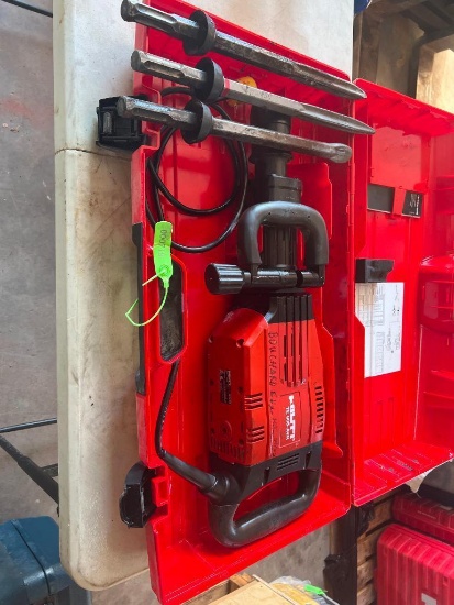 HILTI TE905 AVR DEMO HAMMER SUPPORT EQUIPMENT SN:bits & tool case. Located in: Bainsville K0C 1E0. C