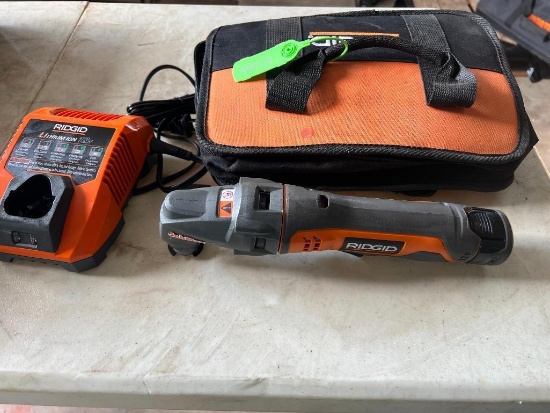 RIDGID JOBMAX R8223400 BATTERY POWERED MULTI-TOOL SUPPORT EQUIPMENT SN:battery charger & tool bag. L
