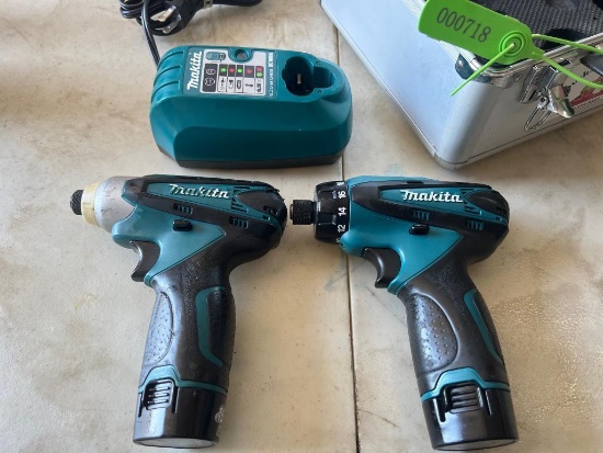 MAKITA TD090D / DF030D BATTERY DRILLS SUPPORT EQUIPMENT SN:battery charger & tool case. Located in: