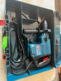 BOSCH 11236VS ELECTRIC ROTARY HAMMER DRILL SUPPORT EQUIPMENT SN:tool case. Located in: Bainsville K0