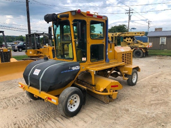 2007 SUPERIOR BROOM DT80-C SWEEPER SN:807623 powered by Cummins diesel engine, equipped with EROPS,