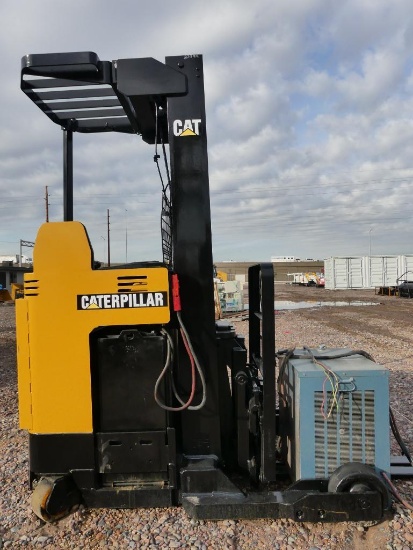 CAT NRR40 FORKLIFT SN:2NL02808 electric powered, equipped with 4,000lb lift capacity, side shift, st