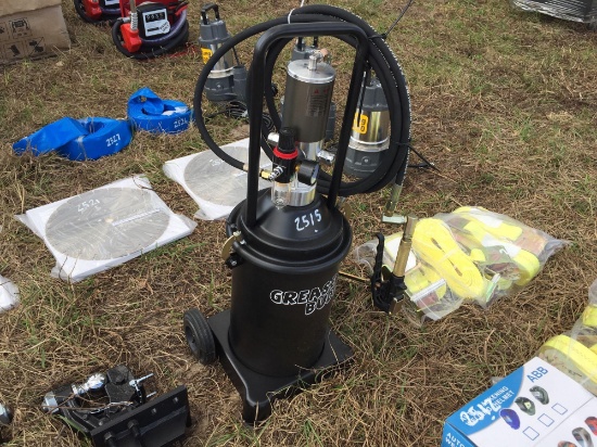 NEW PNEUMATIC GREASE PUMP NEW SUPPORT EQUIPMENT