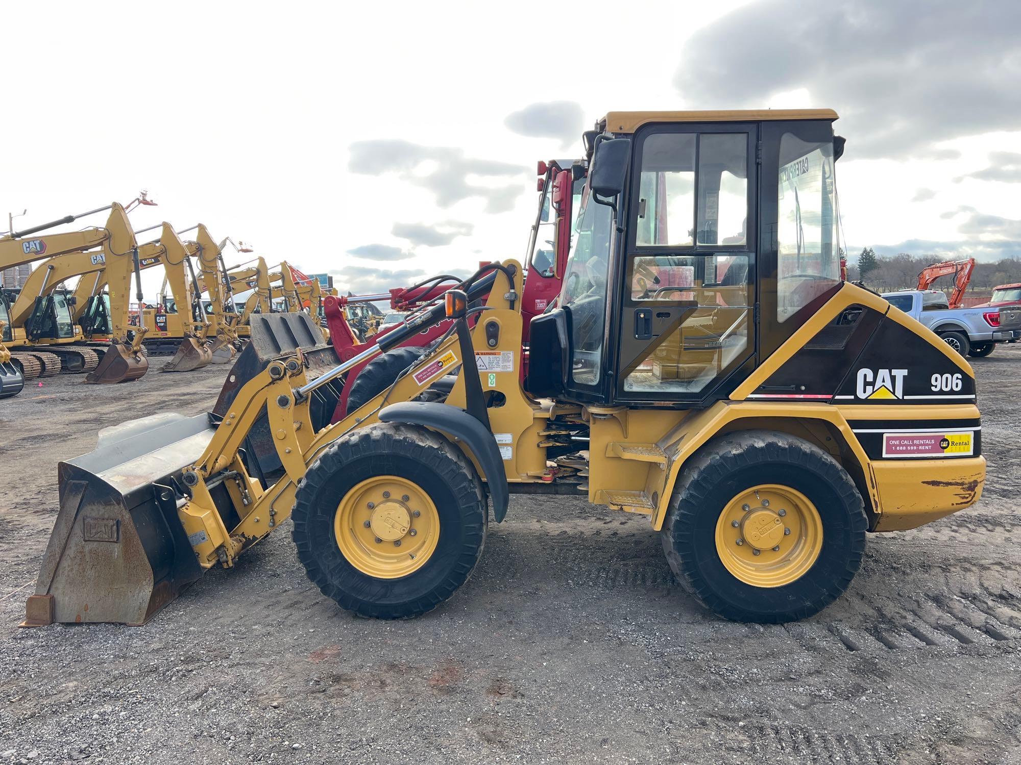 CAT 906 RUBBER TIRED LOADER SN:6ZS01114 powered | Proxibid, image size:2000x1500