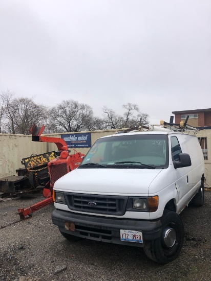 2004 FORD E250 VAN TRUCK VN:1FTNE24W04HA55704 powered by 4.6 liter gas engine, equipped with