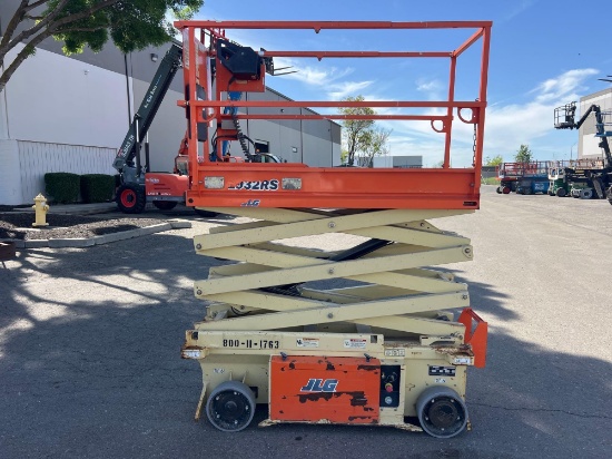 2016 JLG 1932RS SCISSOR LIFT SN:0200257341 electric powered, equipped with 19ft. Platform height,