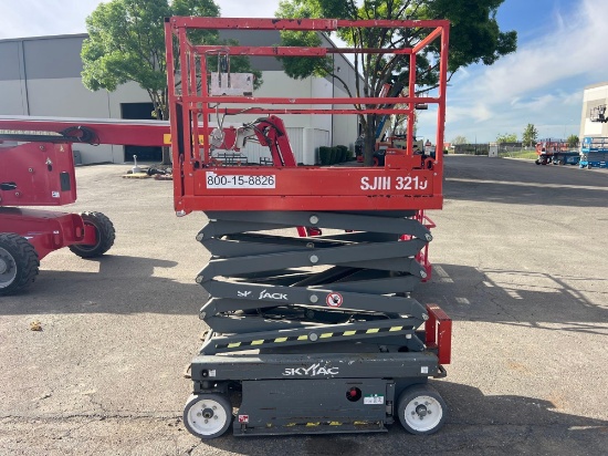 2017 SKYJACK SJIII 3219 SCISSOR LIFT SN:22111465 electric powered, equipped with 19ft. Platform
