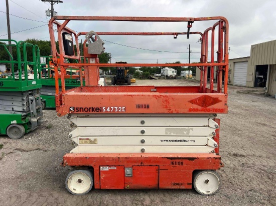 2015 SNORKEL S4732E SCISSOR LIFT SN:S4732E-04-000078 electric powered, equipped with 32ft. Platform