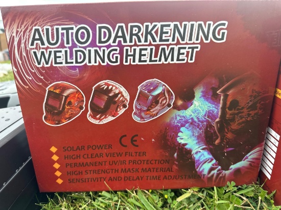 NEW AUTO DARKENING WELDING HELMET NEW SUPPORT EQUIPMENT