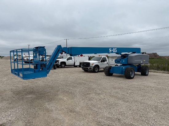 GENIE S85 BOOM LIFT SN:8143 4x4, powered by Deutz diesel engine, equipped with 85ft. Platform