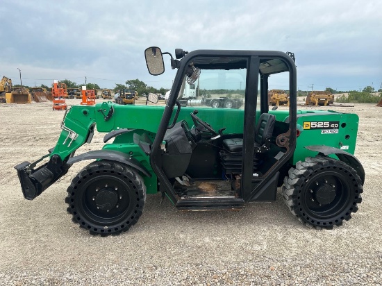 JCB 525-60 TELESCOPIC FORKLIFT SN:3800310 4x4, powered by diesel engine, equipped with OROPS,