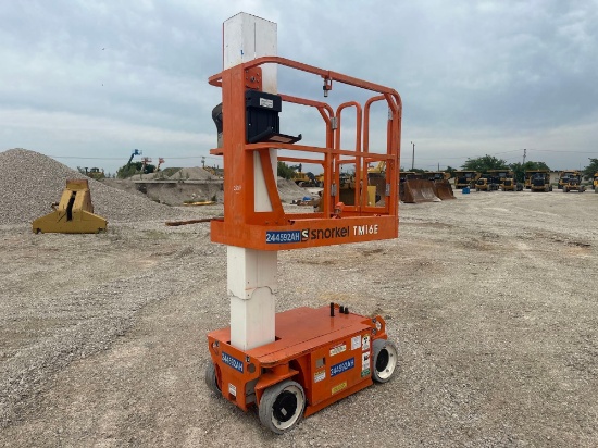 SNORKEL TM16E SCISSOR LIFT SN:191200078 electric powered, equipped with 16ft. Platform height, slide