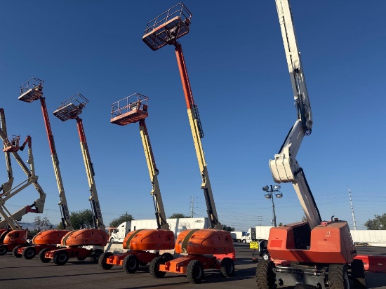 JLG 400S BOOM LIFT SN:300112450 4x4, powered by diesel engine, equipped with 40ft. Platform height,