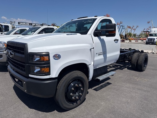 NEW UNUSED 2023 CHEVY 5500 CAB & CHASSIS VN:387969 powered by V8 5.2L turbo diesel engine, equipped