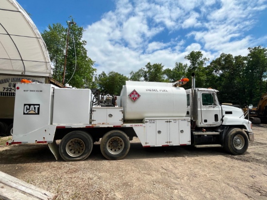 2003 MACK FUEL/LUBE TRUCK VN:1M1AA18Y13W153392 powered by Mack diesel engine, equipped with