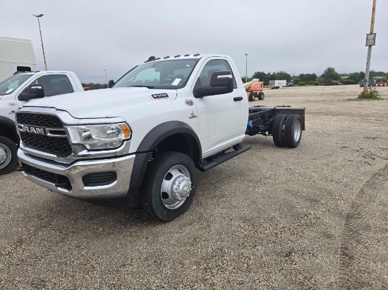 NEW UNUSED RAM 5500 CAB & CHASSIS 4x4, powered by Cummins 6.7L I6 turbo diesel engine, equipped with
