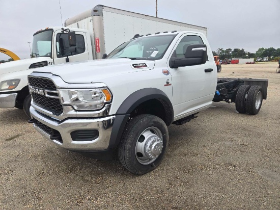 NEW UNUSED RAM 5500 CAB & CHASSIS 4x4, powered by Cummins 6.7L I6 turbo diesel engine, equipped with