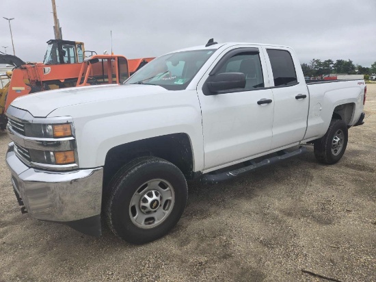 2015 CHEVY 2500 FLATBED TRUCK VN:1GC2KUEG8FZ533394 4x4, powered by gas engine, equipped with