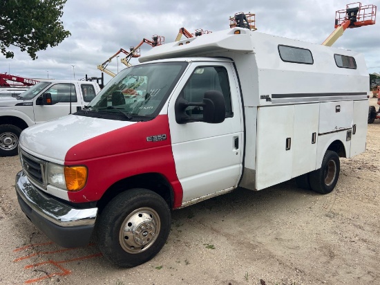 2005 FORD E350 UTILITY TRUCK VN:A36848 powered by 6.0L diesel engine, equipped with automatic