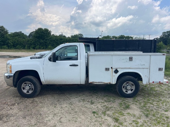 2010 CHEVY 2500 UTILITY TRUCK 4x4 VN:1GB3KVBK2AF131985 powered by 6.0L gas engine, equipped with