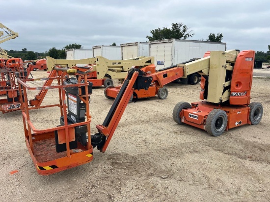 JLG E300AJP ELECTRIC BOOM LIFT SN:300187670 electric powered, equipped with 30ft. Platform height,