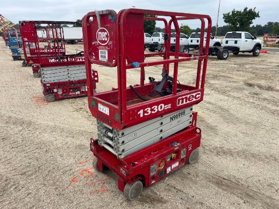 2016 MEC 1330SE SCISSOR LIFT SN:16300198 electric powered, equipped with 13ft. Platform height,
