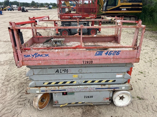 SKYJACK SJIII4626 SCISSOR LIFT SN:70001307 electric powered, equipped with 26ft. Platform height,