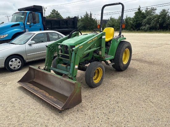 JOHN DEERE 4300 TRACTOR LOADER SN:11334349 powered by diesel engine, equipped with ROPS, front