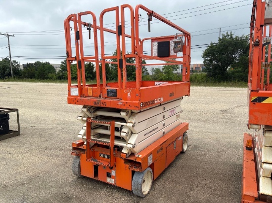 SNORKEL S4732E SCISSOR LIFT SN:421 electric powered, equipped with 32ft. Platform height, slide out