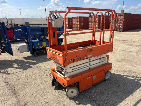 SNORKEL S3219 SCISSOR LIFT SN:1672 electric powered, equipped with 19ft. Platform height, slide out