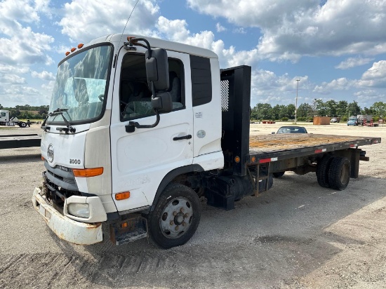 2011 UD FLATBED TRUCK VN:100035 powered by diesel engine, equipped with automatic transmission,