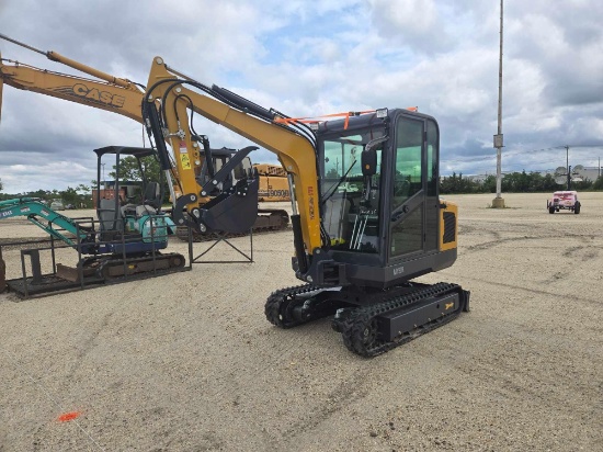 NEW AGT MY50R HYDRAULIC EXCAVATOR SN:000164 powered by Rato gas engine, 29hp, equipped with Cab,