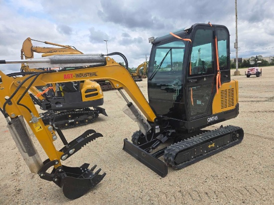 NEW AGT QNT45 HYDRAULIC EXCAVATOR SN:0001 powered by Kubota diesel engine, 25HP, equipped with