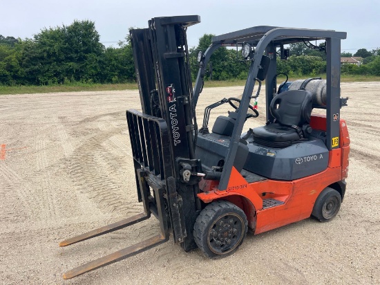 TOYOTA 7FGU20 FORKLIFT SN:98650 powered by dual fuel engine, equipped with OROPS, 4,000lb lift