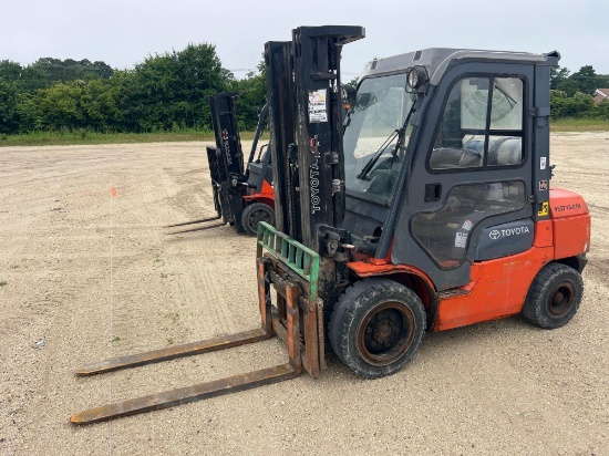 TOYOTA 7FGU30 FORKLIFT SN:68322 powered by diesel engine, equipped with OROPS, 6,000lb lift