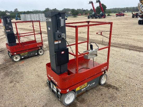 2017 SKYJACK SJ12 SCISSOR LIFT SN:14011773 electric powered, equipped with 12ft. Platform height,