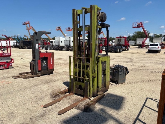 CLARK NP300 ELECTRIC PALLET STACKER SN;5540F SUPPORT EQUIPMENT
