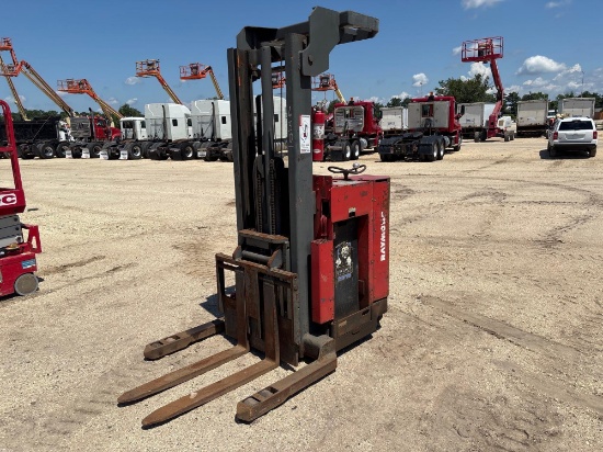 RAYMOND 812 ELECTRIC PALLET STACKER SN; E3RTF SUPPORT EQUIPMENT