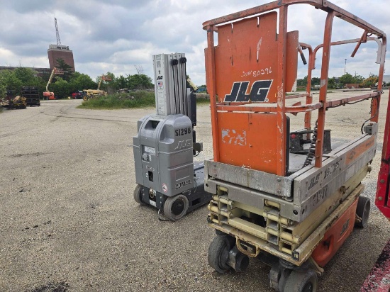 JLG 1930ES SCISSOR LIFT SN:200180269 electric powered, equipped with 19ft. Platform height, slide
