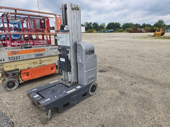 2015 JLG 20MVL SCISSOR LIFT SN:130022961 electric powered, equipped with 20ft. Platform height,