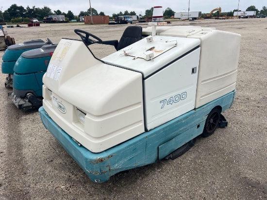 TENNANT 7400 FLOOR SCRUBBER SUPPORT EQUIPMENT