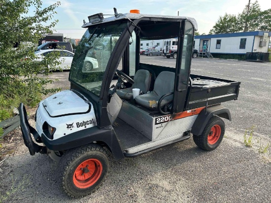 BOBCAT 2200 UTILITY VEHICLE SN:520694 4x4, powered by diesel engine, equipped with EROPS, hydraulic