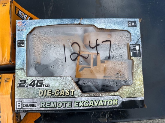NEW SKLP EXCAVATOR TOY