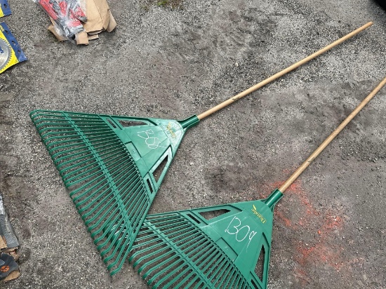 30" GREEN RAKE W/ HANDLE NEW SUPPORT EQUIPMENT