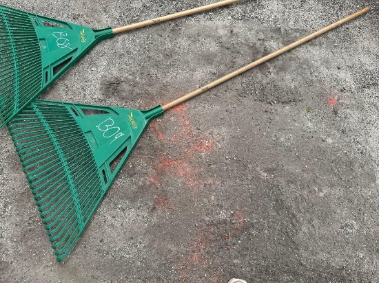 30" GREEN RAKE W/ HANDLE NEW SUPPORT EQUIPMENT