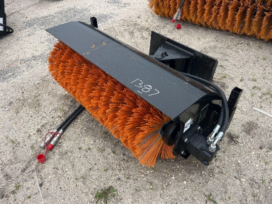 NEW GIYI GY-QSJ SWEEPER MINI TRACK LOADER ATTACHMENT