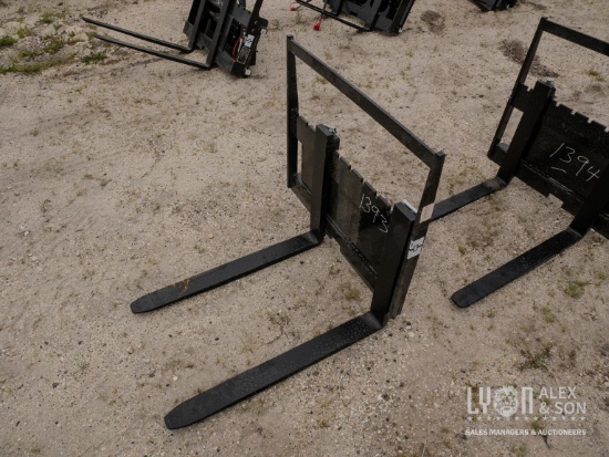 NEW GIYI FORKS MINI TRACK LOADER ATTACHMENT