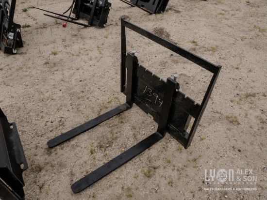 NEW GIYI FORKS MINI TRACK LOADER ATTACHMENT