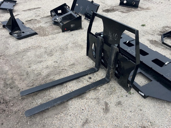 NEW 36IN. UNIVERSAL FORK FRAME MINI TRACK LOADER ATTACHMENT