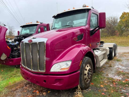 2016 PETERBILT 579 TRUCK TRACTOR VN:1XPBDP9X3GD322235 powered by Paccar MX-13 diesel engine, 455hp,